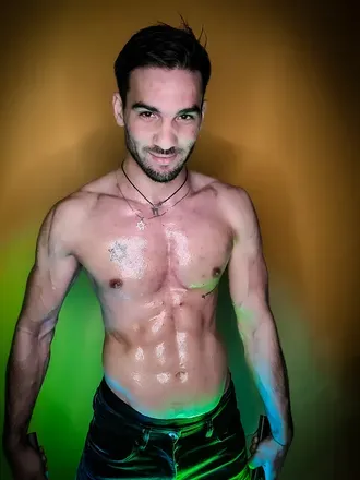 OnlyFans cuenta kevinkiran header 2