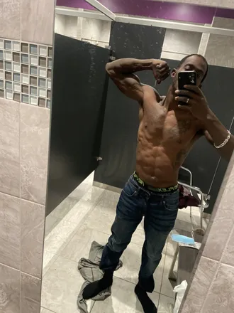 OnlyFans cuenta kingbrownhimself header 2