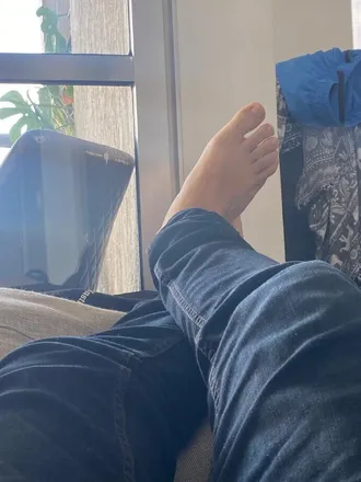 OnlyFans account  feetboymedellin header 2