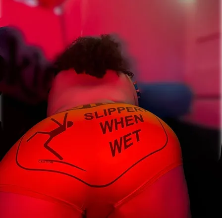 OnlyFans cuenta curlypeach420 header 2