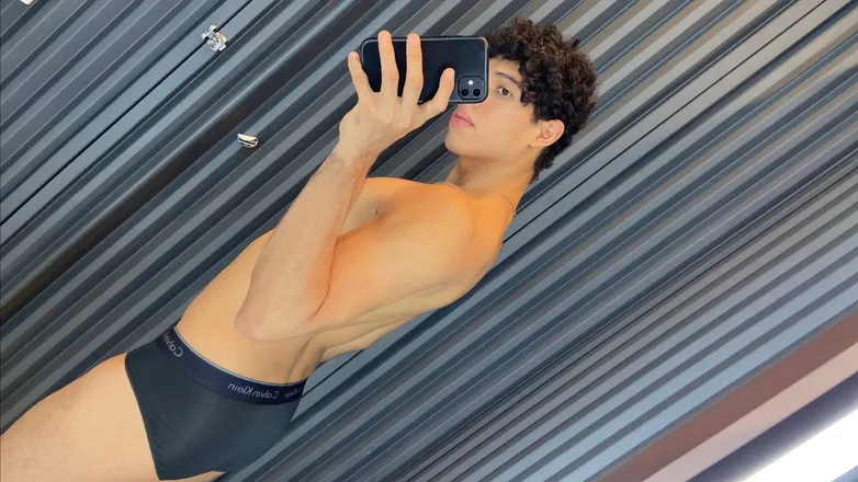 OnlyFans cuenta guz1824 header 2