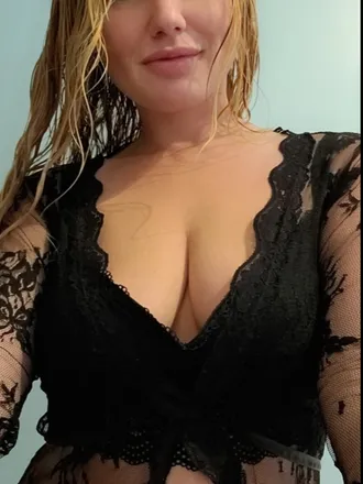 OnlyFans cuenta strawberrykisses0 header 2