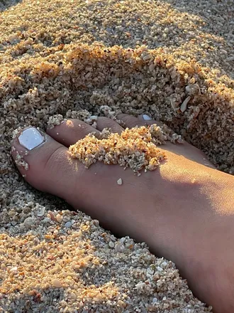 OnlyFans cuenta travelingsexyfeet header 2