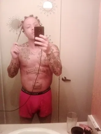 OnlyFans cuenta 10inchesofred header 2
