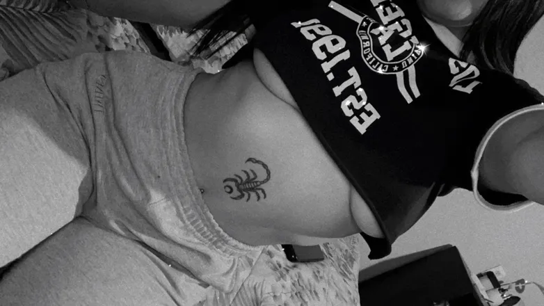 OnlyFans cuenta rennmorales header 2