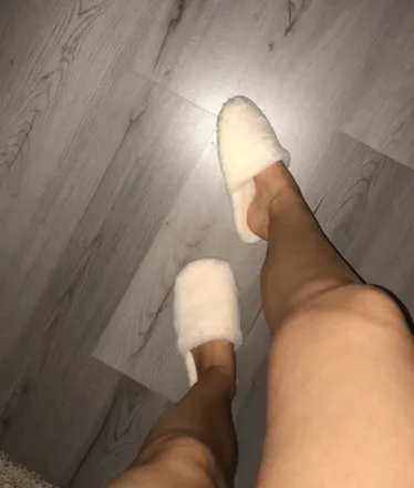OnlyFans cuenta womantoesandlegs header 2