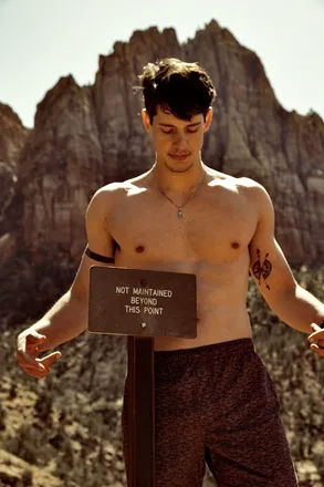 OnlyFans cuenta hungover_hunter header 2