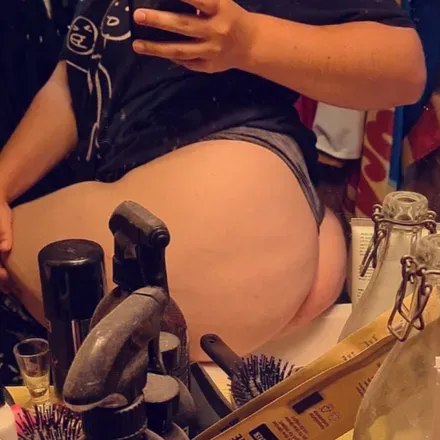 OnlyFans account  curvyteenqueen header 2
