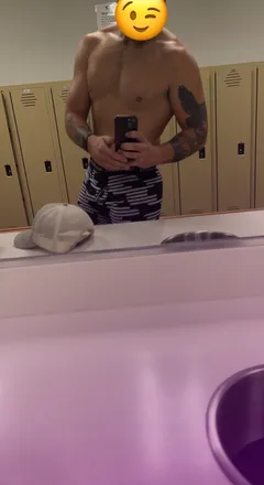 OnlyFans cuenta middleofnowhere22 header 2