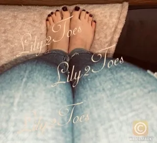 OnlyFans cuenta lily2toes header 2