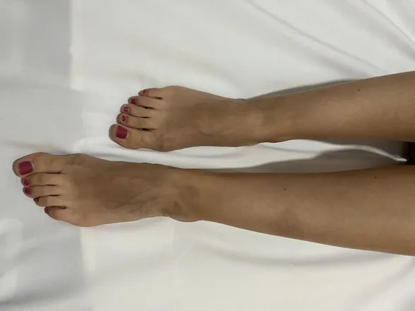 OnlyFans cuenta h0neyfeets header 2