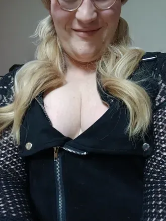 OnlyFans account  maeveyourgirl header 2
