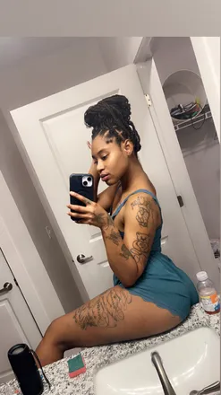 OnlyFans cuenta carameltingzzz header 2