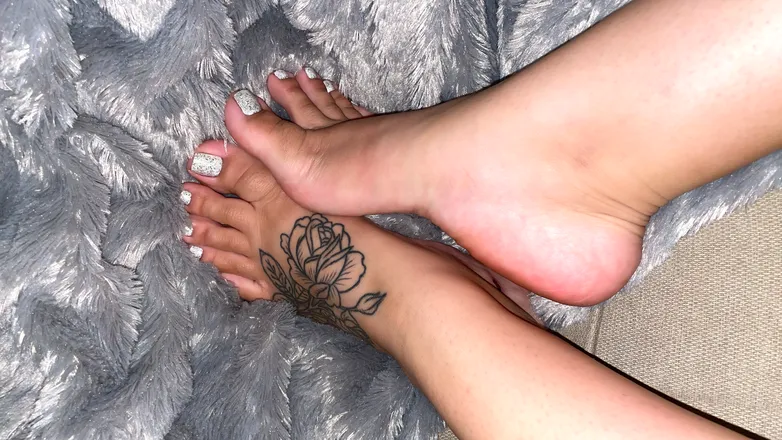 OnlyFans cuenta feetfeens header 2