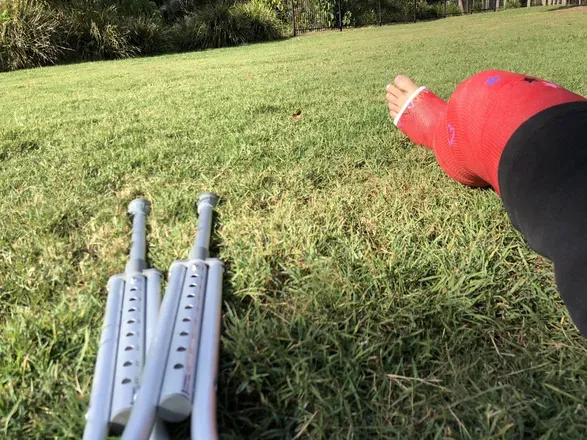 OnlyFans cuenta km_casts_crutches header 2