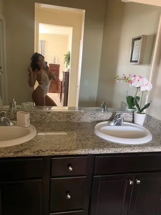 OnlyFans cuenta modern_milf3 header 2