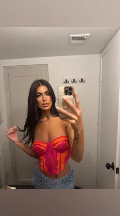 OnlyFans cuenta lucyyandersonn header 2