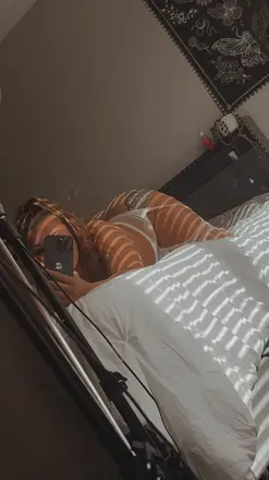 OnlyFans cuenta isilamackenzie header 2