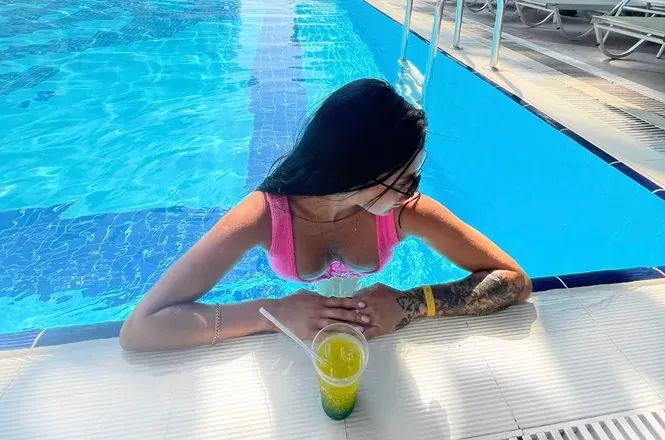 OnlyFans account  eva_qq header 2