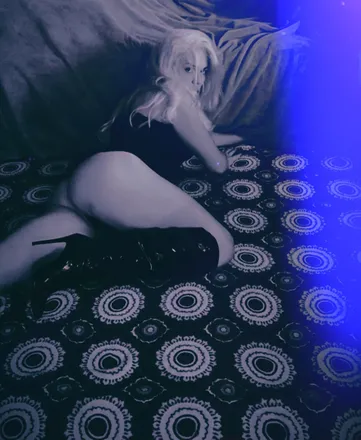 OnlyFans account  ivytheshowgirl header 2