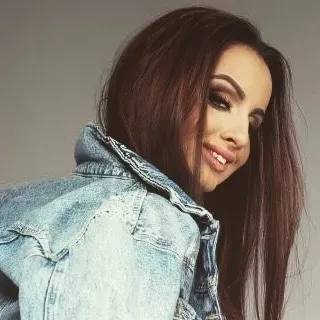 OnlyFans cuenta kerryravenpornostar header 2