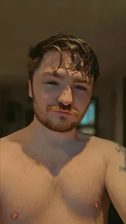 OnlyFans account  ethlew avatar 1