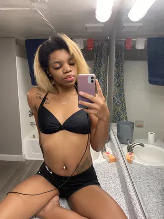 OnlyFans cuenta luscioussfreaak header 2