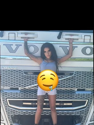 OnlyFans account  petite_trucker header 2
