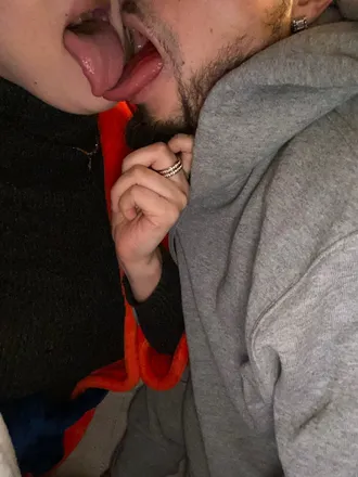 OnlyFans cuenta content_couple header 2
