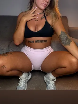 OnlyFans cuenta qwwerrtyy header 2