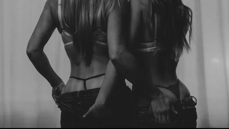 OnlyFans cuenta swisscollegegirls header 2