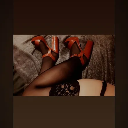 OnlyFans cuenta renesmiafterdark header 2