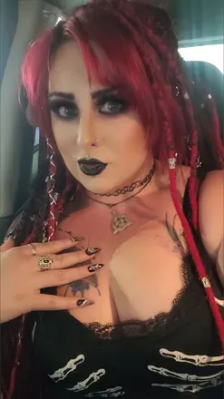 OnlyFans account  wyldecrimson666 avatar 1