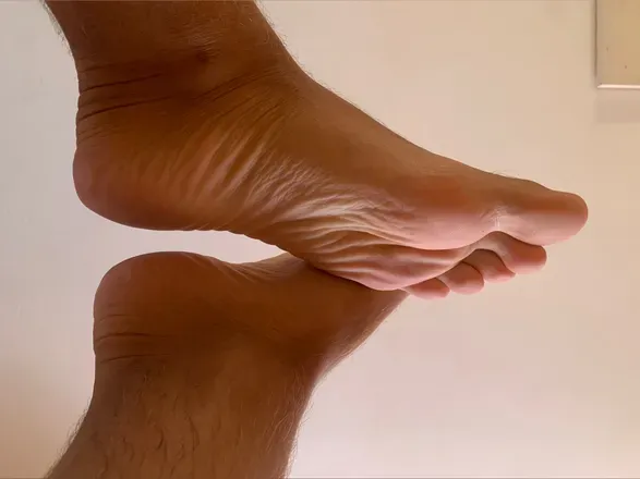 OnlyFans cuenta worship_toms_feet header 2