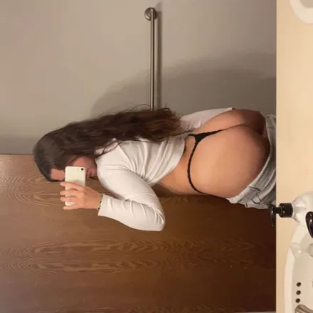 OnlyFans cuenta katiesbedroom header 2