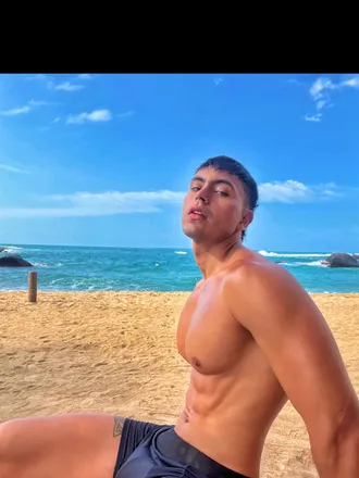 OnlyFans cuenta carlos_e_varon header 2