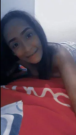 OnlyFans cuenta yurisahurtado header 2