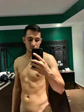 OnlyFans cuenta roberto_gr30 avatar 1