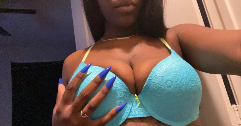 OnlyFans cuenta theeluvlylacey header 2