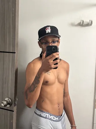 OnlyFans cuenta yandi_hot header 2