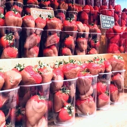 OnlyFans cuenta strawberryswirls header 2