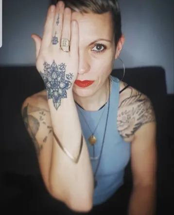 OnlyFans cuenta tigerlilymoon header 2