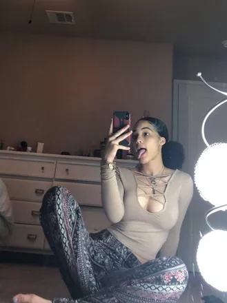 OnlyFans cuenta therealmscaramel header 2