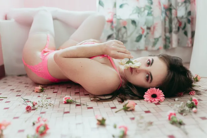 OnlyFans cuenta petiteplayroom header 2