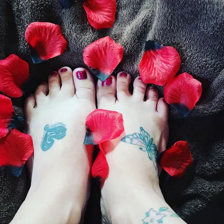 OnlyFans cuenta leaslovelyfeet header 2