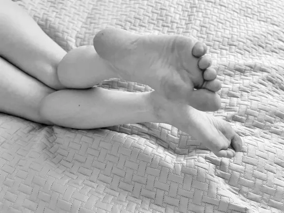 OnlyFans cuenta leaslittlefeet header 2