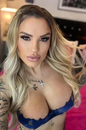 OnlyFans account  summer_fox avatar 1