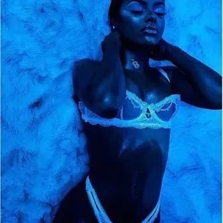 OnlyFans cuenta ogeeniyaa header 2