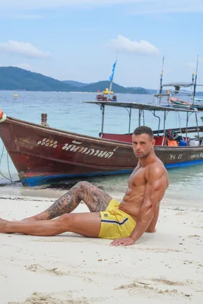 OnlyFans cuenta fitboynextdoor header 2