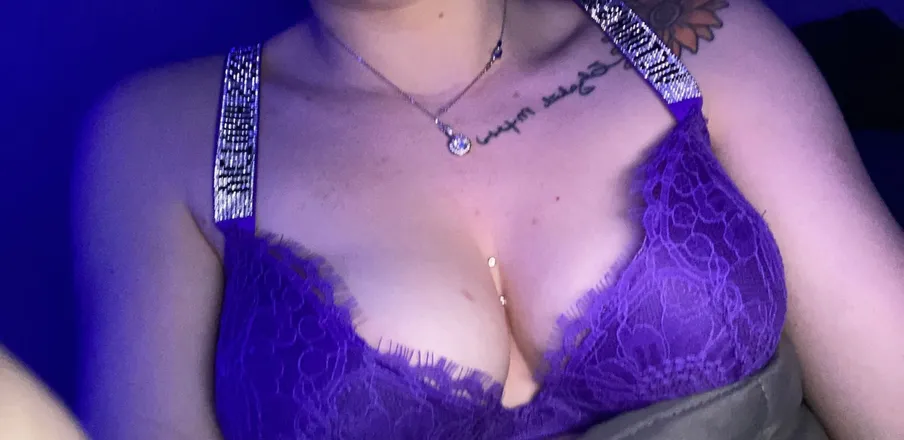 OnlyFans account  goldnlova header 2
